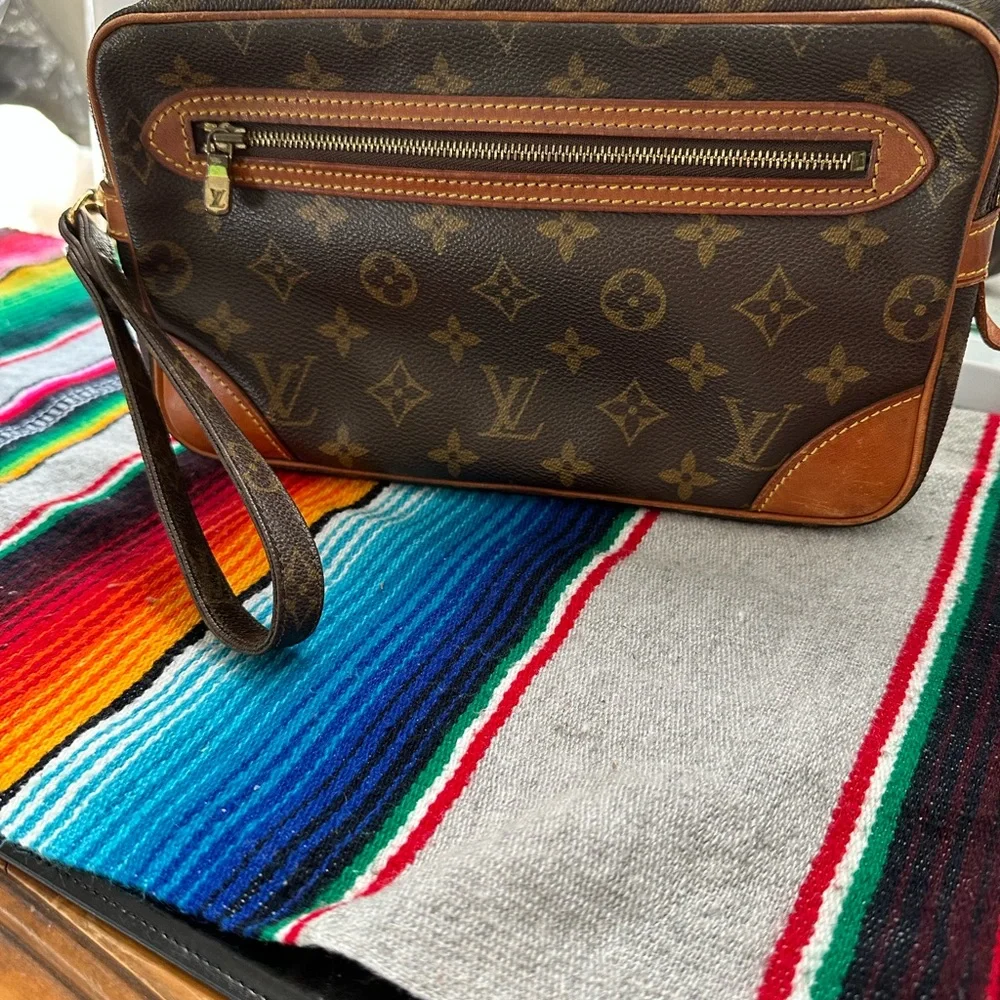 Louis Vuitton Brown Monogram clutch - Picture 9 of 9